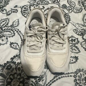 Casual White Low-Top Sneakers